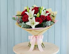 Букет цветов из:  Лилии и Розы #REPLACE_PRED# Песчанке