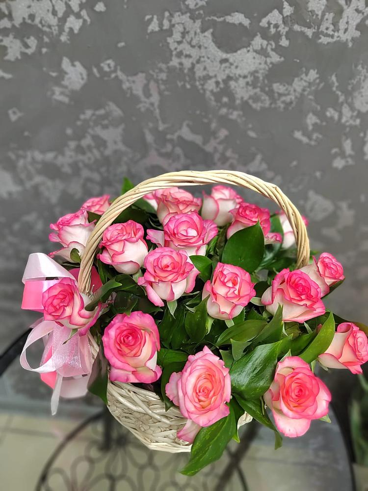 Цветочная композиция из Розы в корзине в Песчанке