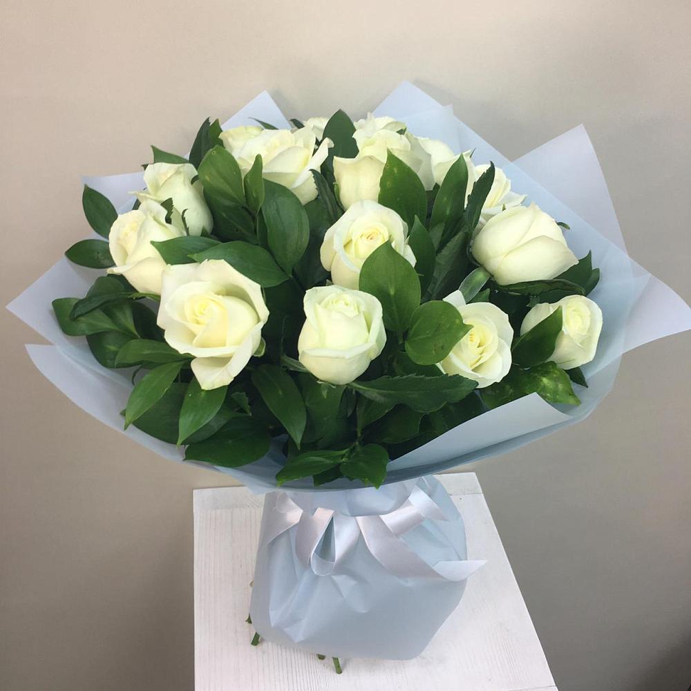 Букет 15 Белых роз Проуд в Песчанке