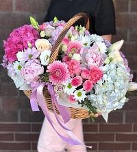 Композиция солнечный день в Песчанке Цветочная композиция из Розы, Хризантемы, Пионы и Лизиантусы в корзине в Песчанке