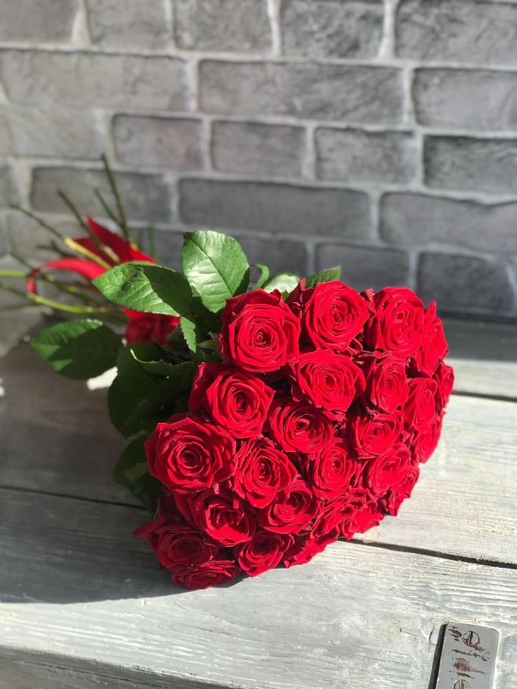 Букет Красные розы Фридом в Песчанке
