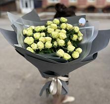 Букет Белые кустовые розы Солинеро в Песчанке