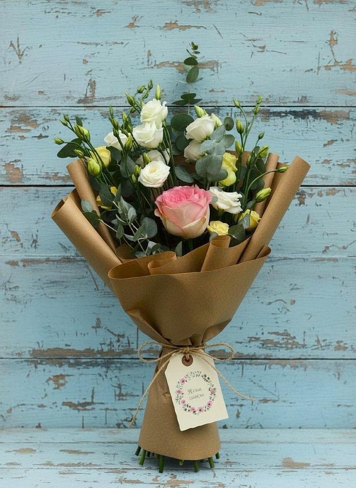 Букет цветов из: Розы и Лизиантусы в Песчанке