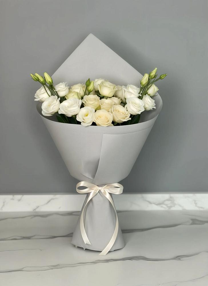 Букет цветов из: Розы и Лизиантусы в Песчанке