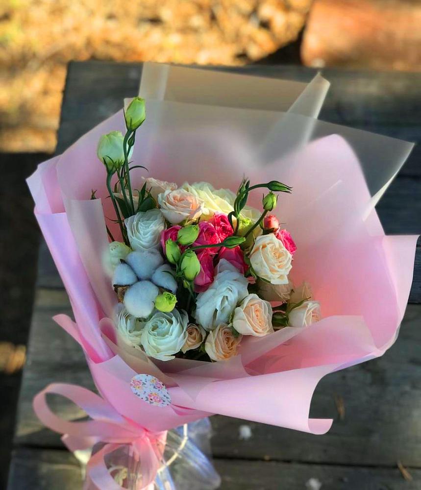 Букет цветов из: Розы и Лизиантусы в Песчанке