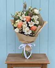 Букет цветов из:  Альстромерии, Лизиантусы, Розы и Хризантемы в Песчанке