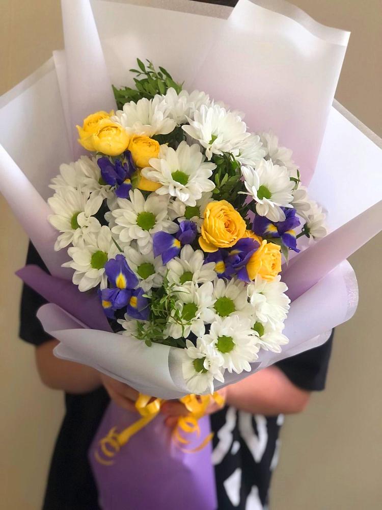 Букет цветов из: Ирисы, Хризантемы и Розы в Песчанке