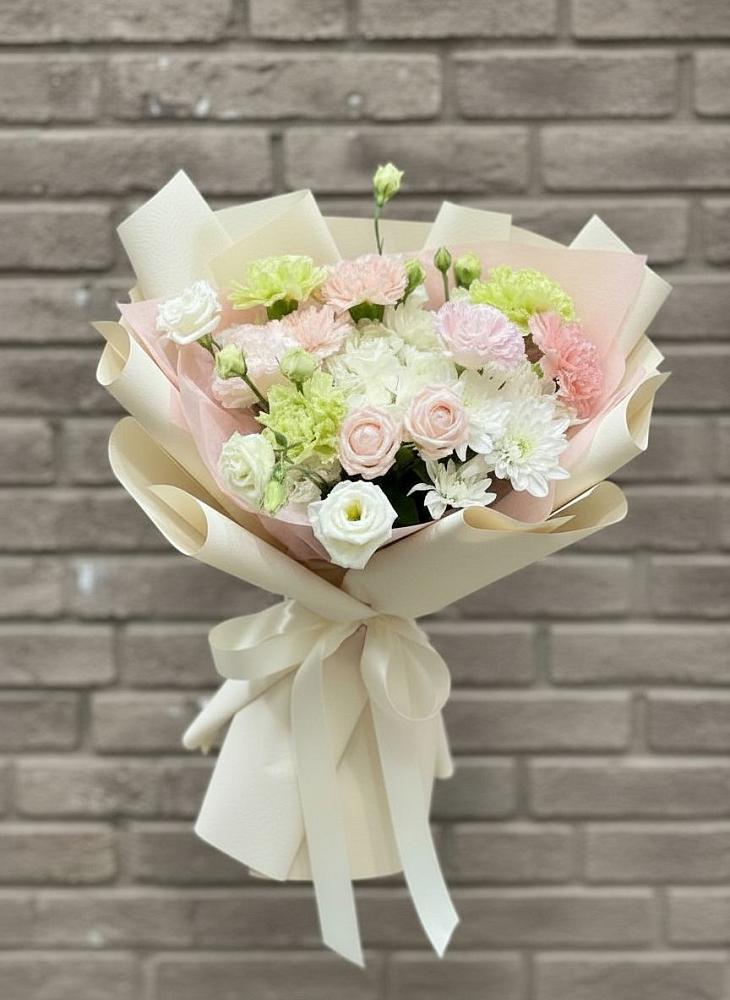 Букет цветов из: Гвоздики, Розы, Лизиантусы и Хризантемы в Песчанке