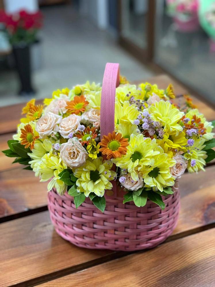 Цветочная композиция из Хризантемы и Розы в корзине в Песчанке