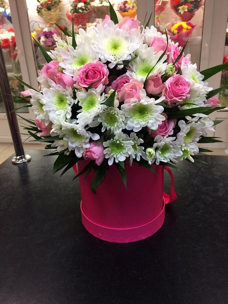 Цветочная композиция из Розы и Хризантемы в шляпной коробке в Песчанке